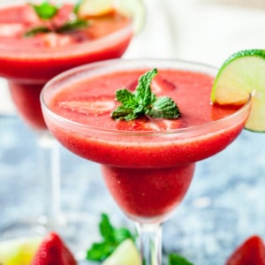 strawberry-daiquiri-0 strawberry daiquiri in a glass